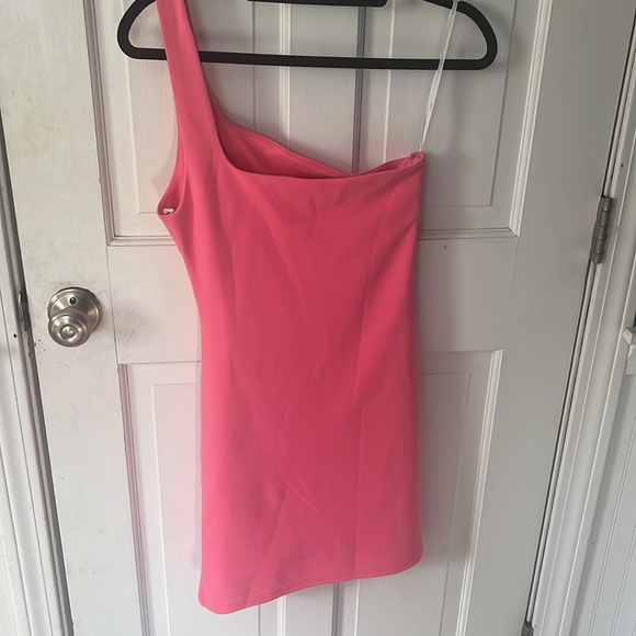 Pink Lulu’s bodycon off the shoulder dress - Picture 2 of 3